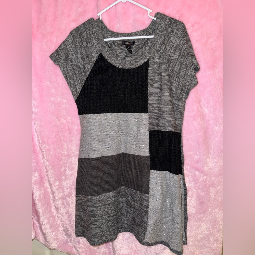 Style & Co. Colorblock Gray and Black Short Sleeve Top